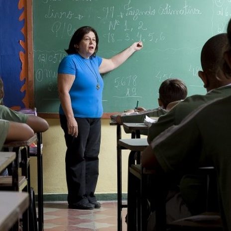 Bolsonaro confirma reajuste de 33% para professores