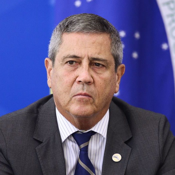 Bolsonaro confirma Braga Netto como vice nas eleições