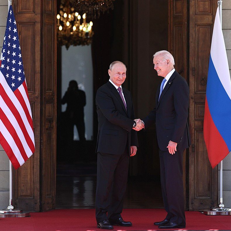 Biden e Putin se reúnem sobre possível invasão da Ucrânia