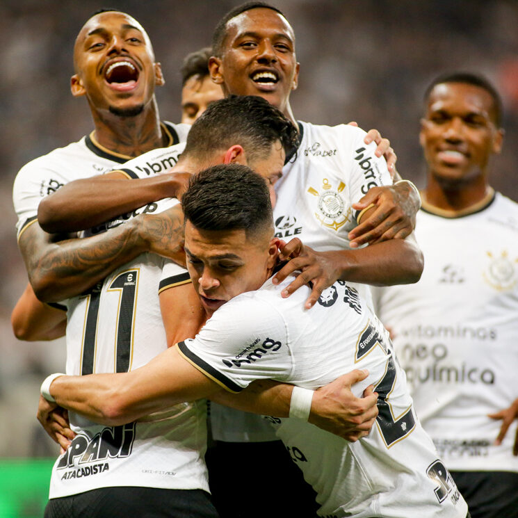 Copa do Brasil: Corinthians atropela o Santos e encaminha classificação