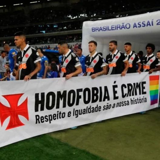 Homofobia: Vasco faz dia de luta e Cruzeiro tem acordo homologado