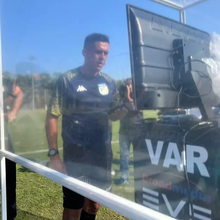 CBF estuda trazer tecnologia do VAR da Inglaterra para Brasil